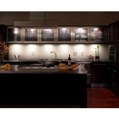 6. MACLEAN 6X WIRELESS BATTERY-OPERATED LED LAMP WITH REMOTE CONTROL MCE165