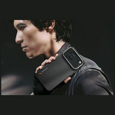 6. Uniq Keva Magclick Charging Case for iPhone 18 Pro Max / 17 Pro Max - Black
