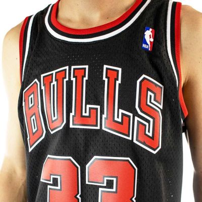 3. Mitchell & Ness Men's Chicago Bulls NBA Swingman Alternate Jersey Bulls 97 Scottie Pippen SMJYGS18151-CBUBLCK97SPI