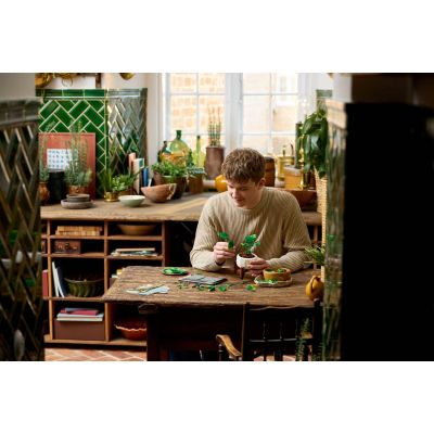 13. LEGO Botanical Collection 11512 - Hanging Golden Epipremnum