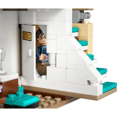 7. LEGO Harry Potter 76451 Privet Drive: Aunt Marge's Visit