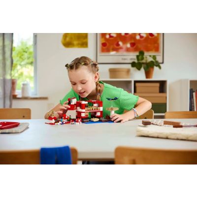 8. LEGO MINECRAFT 21270 Mushroom Cow House
