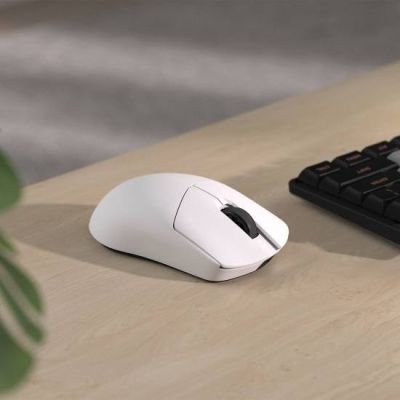 7. COUGAR CGR-NLNW-RP4 Gaming Mouse Ambidextrous RF Wireless + USB Type-C Optical 26000 DPI