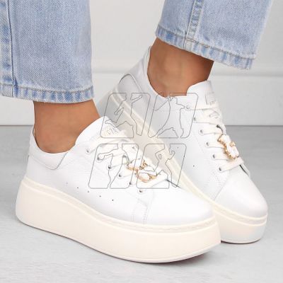 7. Leather platform shoes with a teddy bear Vinceza W JAN276B, white