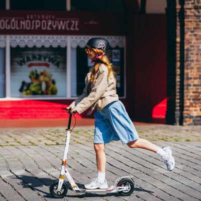 2. HM209T WHITE-GOLD SCOOTER WITH DISC BRAKE NILS EXTREME