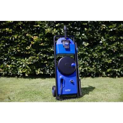 10. NILFISK CORE 140-8 In Hand Powercontrol Washer