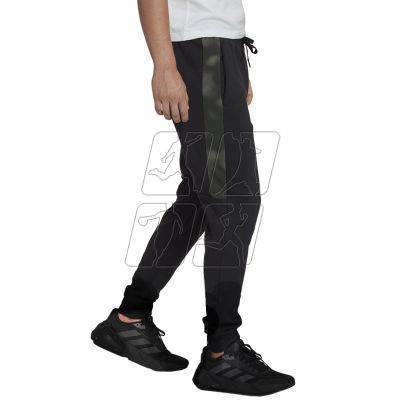 5. adidas Essentials Camo Print Fleece Pant M HL6929
