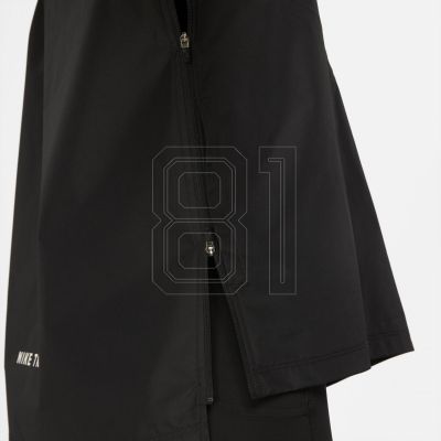 18. Nike GORE-TEX W DM7565-010 Jacket