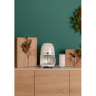 34. Smeg DCF02CREU Manual Drip Coffee Maker 1.4 l