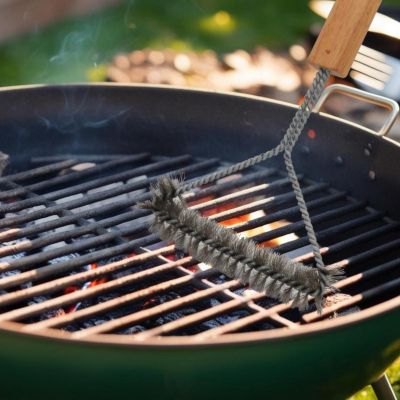 12. GRATE CLEANING BRUSH 30x14CM WITH WOODEN HANDLE