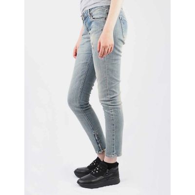 2. Guess Beverly Skinny W22003D0HI0-LIFA