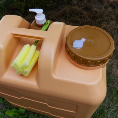 11. OFFLANDER WATER TANK WITH TAP 20L