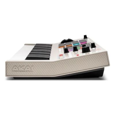 8. AKAI MPC KEY 37 GEN2 - Workstation