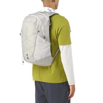 4. Salomon XT 25 Backpack LC2857600 Grey One size