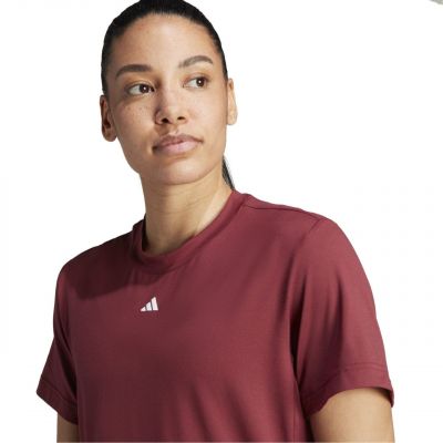 5. adidas Versatile Tee W IL1365