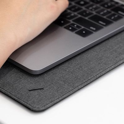 2. Native Union Stow Slim 40.6 cm (16") Pocket Case Black