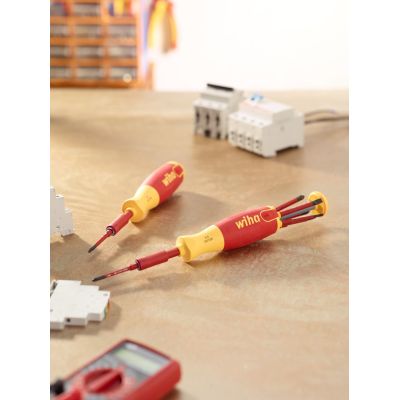 8. Liftup Electric screwdriver with bit magazine, flat, Pozidriv