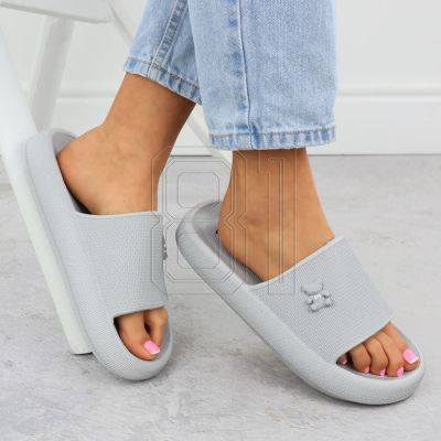 5. Vinceza W 75210 flip-flops JAN403A