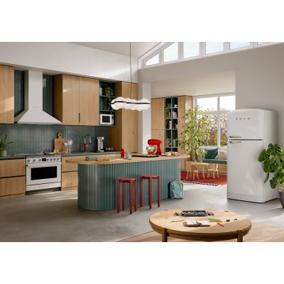 11. Smeg FPF2002CRM frying pan