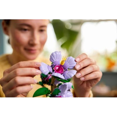 11. LEGO 10372 Botanical Collection - Hibiscus