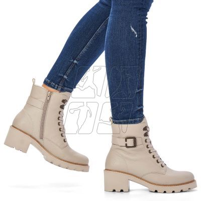 15. Comfortable, insulated leather boots Remonte W RKR615, beige