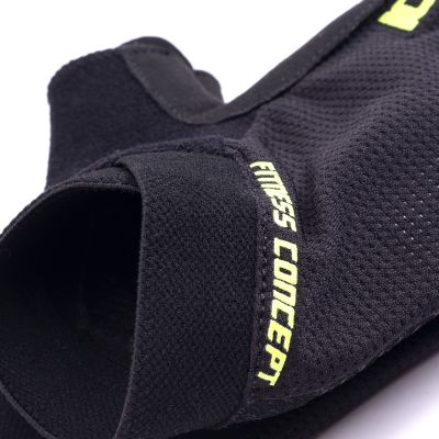 7. IQ Ilario M 92800595426 training gloves