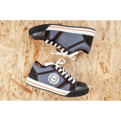 2. NEO tools 82-117 safety shoes