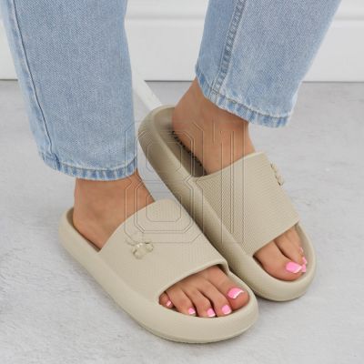 7. Vinceza W 75210 JAN403B flip-flops