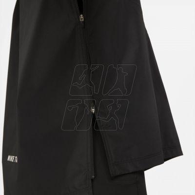 7. Nike GORE-TEX W DM7565-010 Jacket