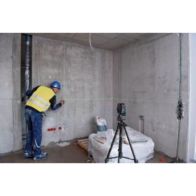 8. BOSCH GCL 2-50 G cross-point laser + tripod