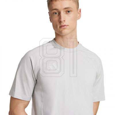 4. Adidas Tiro 25 Tee Travel M JY5947 T-shirt