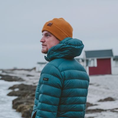 5. OFFLANDER WINTER HAT BURGUNDY