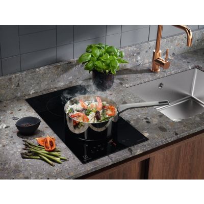 95. ELECTROLUX LIT30230C Induction Hob