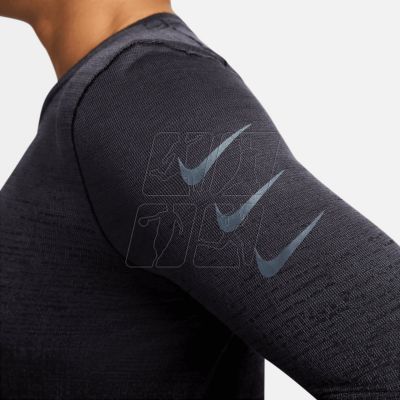 4. Nike Dri-FIT ADV Run Division W DX0296-015 T-shirt