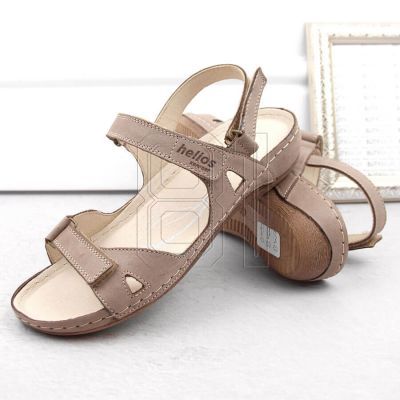 9. Comfortable leather sandals in beige W Helios 205
