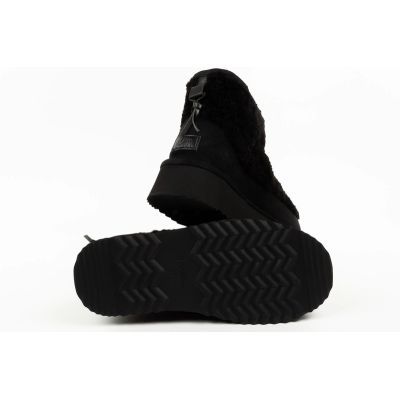 8. O'Neill women's Avaloria snow boots, black, insulated, platform