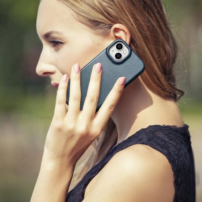 30. iCarer CE Oil Wax Premium Leather Folio Case iPhone 14 Plus magnetic flip case MagSafe blue (AKI14220707-BU)