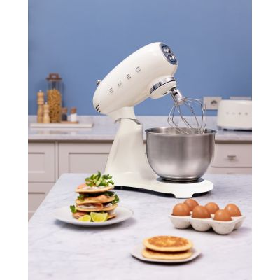 18. SMEG SMF05CREU Kitchen Machine