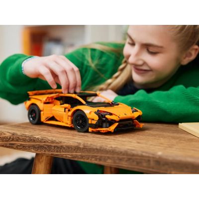 9. LEGO Technic 42196 Orange Lamborghini Huracán Tecnica