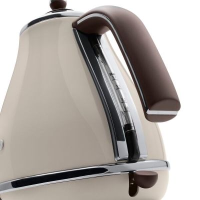 8. DeLonghi Icona Vintage KBOV 2001.BG Electric Kettle (2000W 1.7l; cream color)