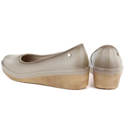 4. Women's beige wedge shoes Vinceza 39987