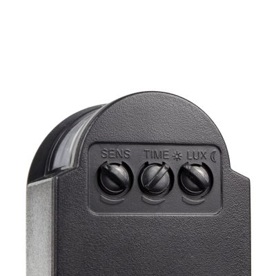 4. MACLEAN SOLAR LED FLOODLIGHT WITH SENSOR IP44 MCE442
