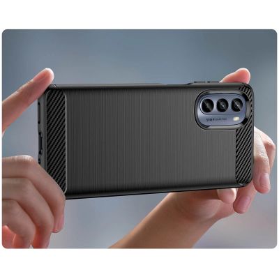 5. Carbon Case for Motorola Moto G62 5G flexible silicone carbon cover black