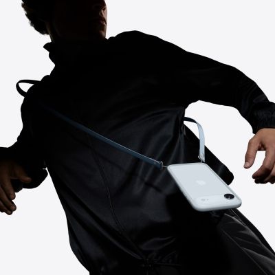 3. Apple MGGF4ZM/A Mobile Phone Case Accessory