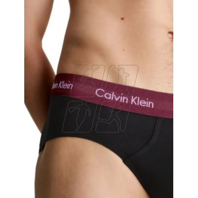 6. Calvin Klein Underwear Briefs 3-pack Hop Briefs M 0000U2661G