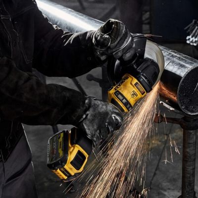 4. DeWALT DCG440N-XJ angle grinder 18 cm 2.6 kg