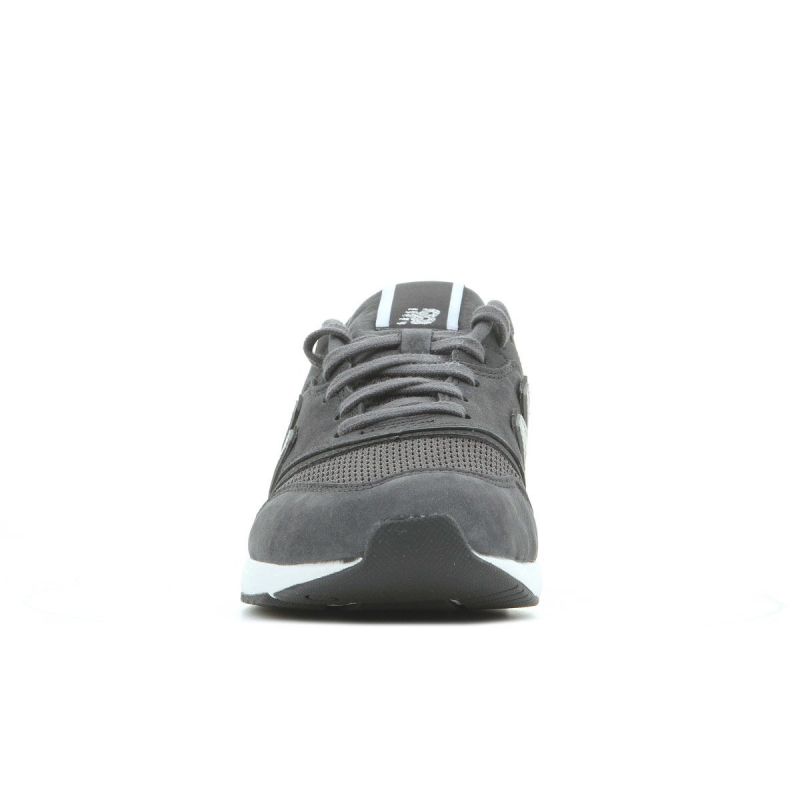 4. New Balance WL697SHC