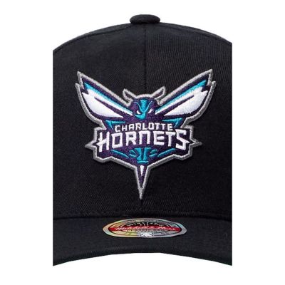 3. Mitchell & Ness NBA Charlotte Hornets Cap HHSSINTL102-CHOYYPPPBLCK