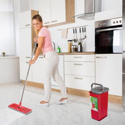17. GREENBLUE FLAT MOP WITH BUCKET AND MAXICLEAN WRINGER + TWO MICROFIBER HQ CARTRIDGES, CAPACITY 8L GB870