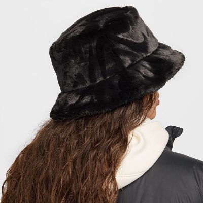 2. Nike APEX Insulated Hat HF7194-010